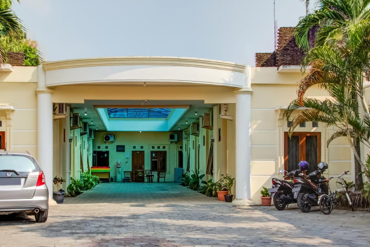 Oyo 3831 Pelangi Residence Syariah Solo Eksteriør bilde