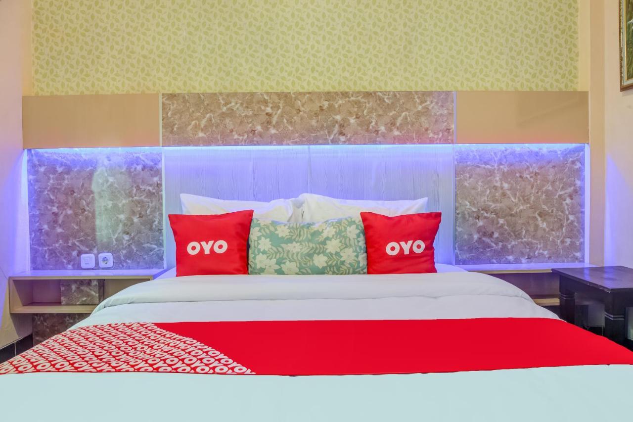 Oyo 3831 Pelangi Residence Syariah Solo Eksteriør bilde