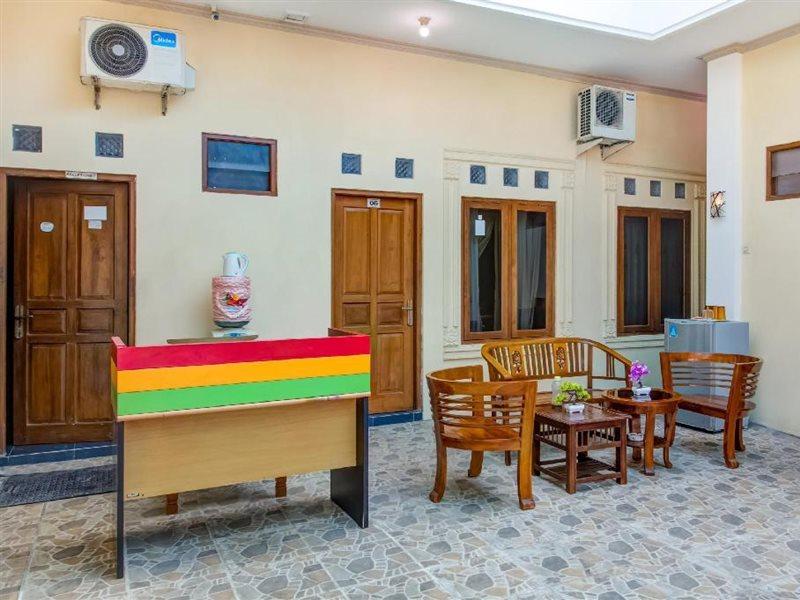 Oyo 3831 Pelangi Residence Syariah Solo Eksteriør bilde