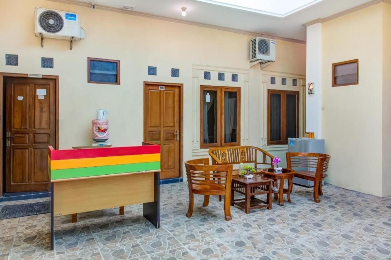 Oyo 3831 Pelangi Residence Syariah Solo Eksteriør bilde